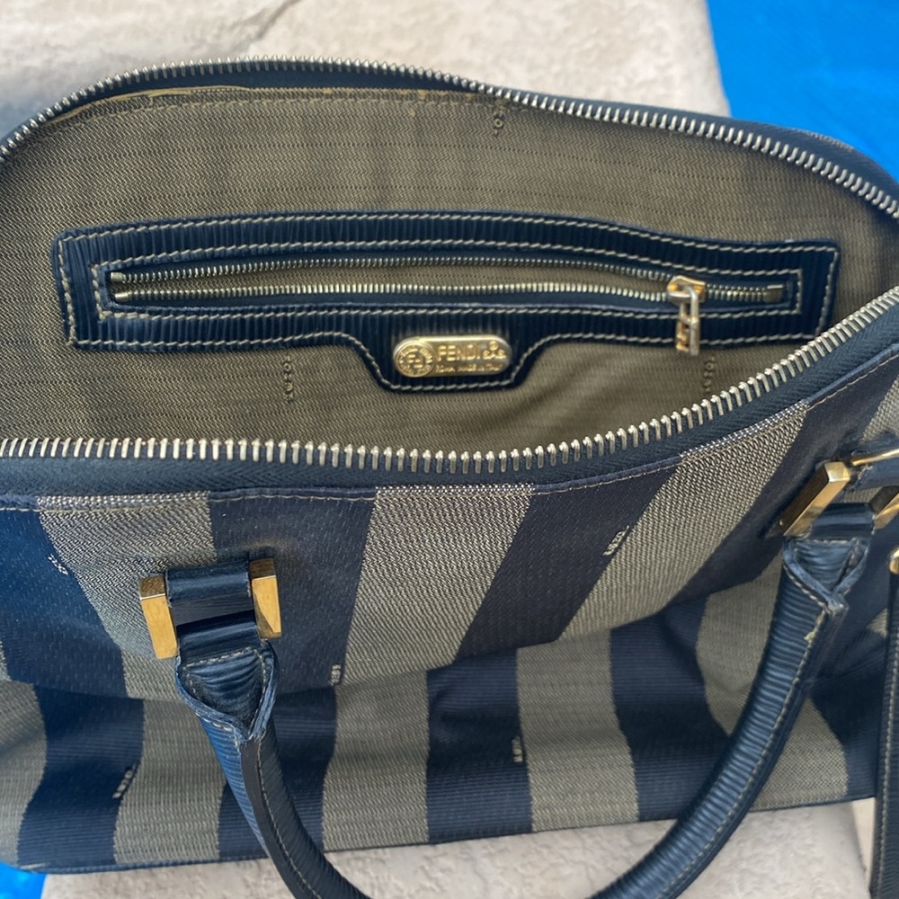 Gorgeous FENDI BAG! - Picture 6 of 12